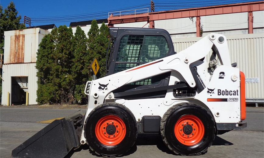 Мини-погрузчик Bobcat S650 в аренду в Алматы и области, цена за смену от 12 000 руб Мини-погрузчик Bobcat S650