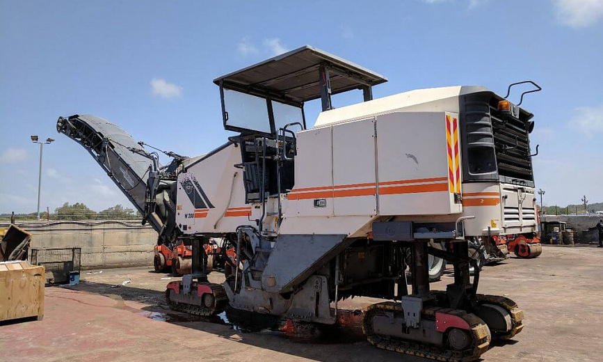 Аренда дорожной фрезы для асфальта Wirtgen W200 в Алматы по цене за смену от 30 000 тенге Дорожная фреза для асфальта Wirtgen W200